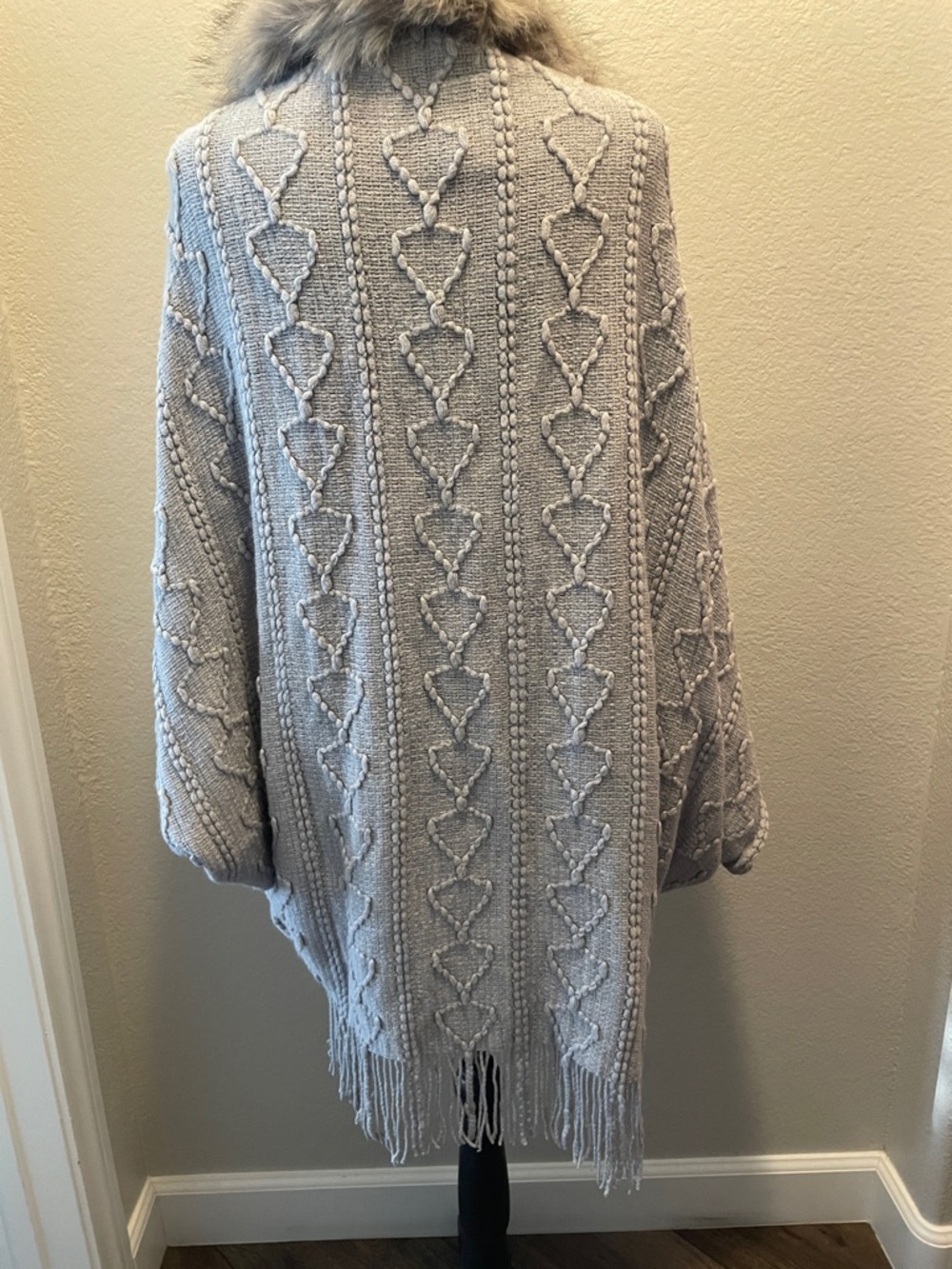 SHEIN Light Gray Knit Cape with Faux Fur Collar - Picture 2 of 5